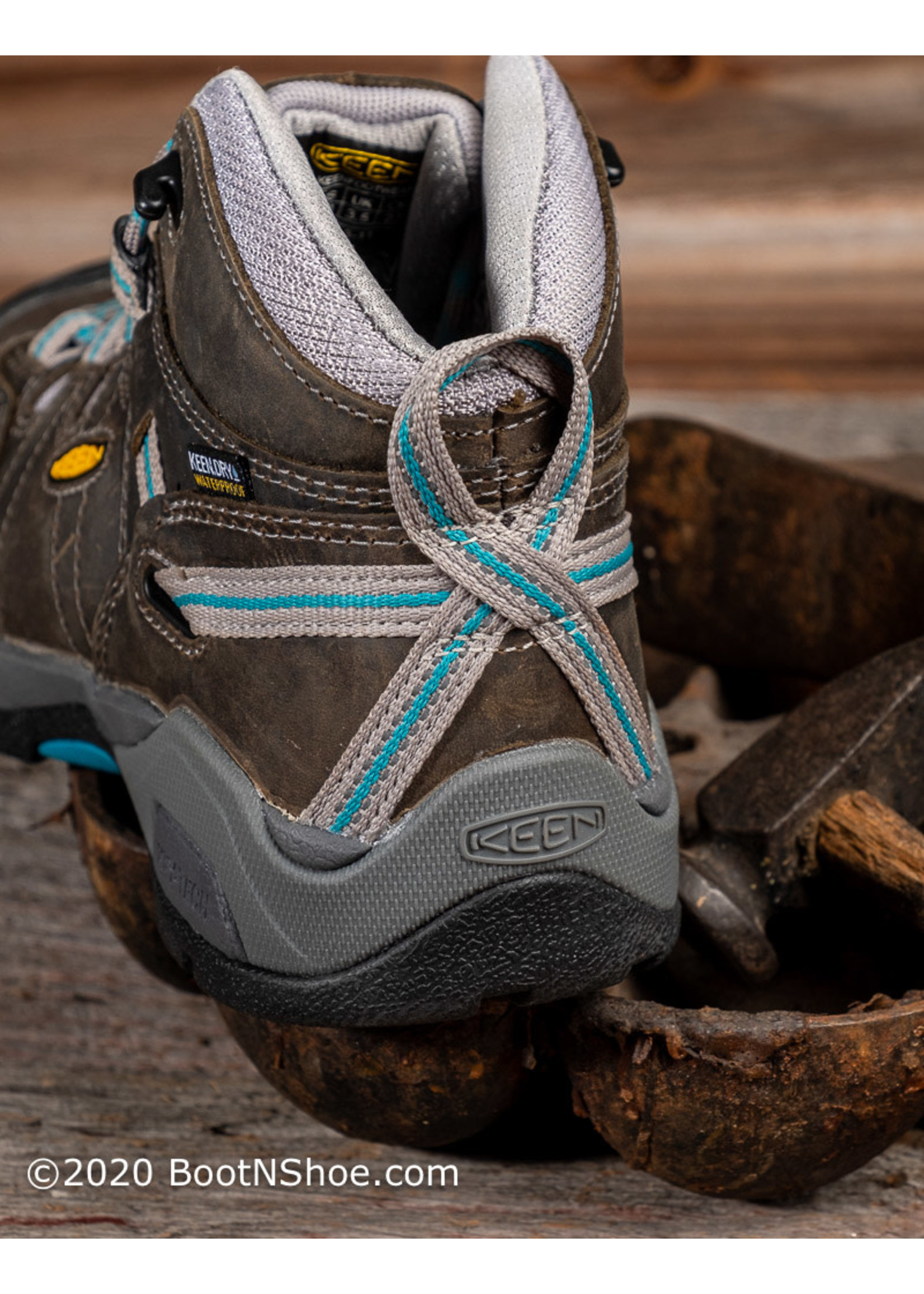 keen detroit xt mid boots