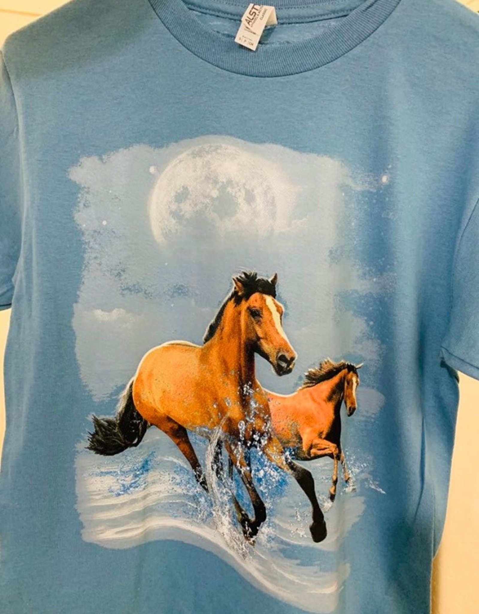 T shirt - Horses running in water