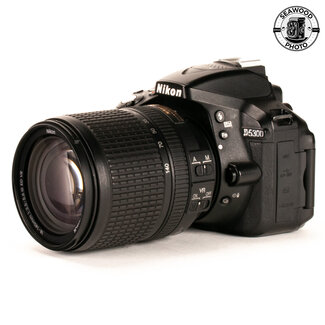 Nikon Nikon D5300 24.2MP w/ 18-140mm f/3.5-5.6G ED DX GOOD+