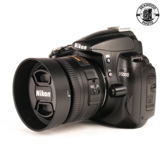 Nikon Nikon D5000 12.3MP w/ 35mm f/1.8 G GOOD