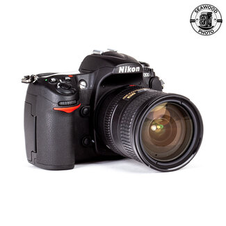 Nikon Nikon D300 Kit 12.3MP w/ AF-S DX VR 18-200mm f/3.5-5.6G IF-ED LOW SHUTTER EXCELLENT