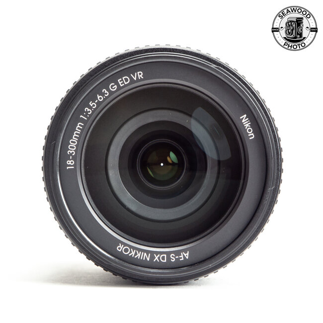 Nikon AF-S 18-300mm f3.5-6.3G VR ED w/ Hood EXCELLENT