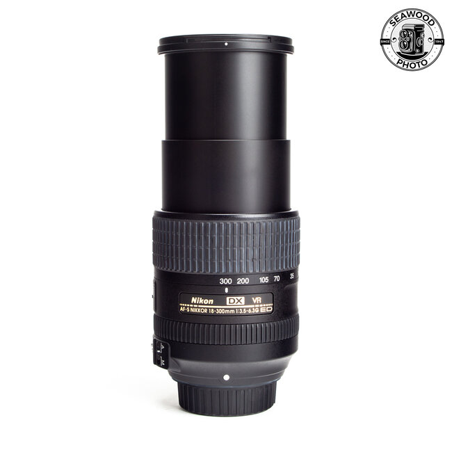 Nikon AF-S 18-300mm f3.5-6.3G VR ED w/ Hood EXCELLENT