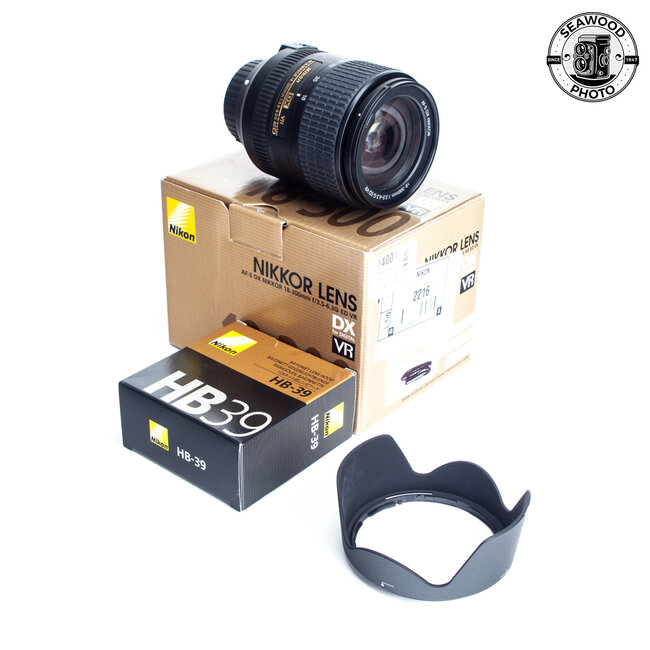 Nikon AF-S 18-300mm f3.5-6.3G VR ED w/ Hood EXCELLENT