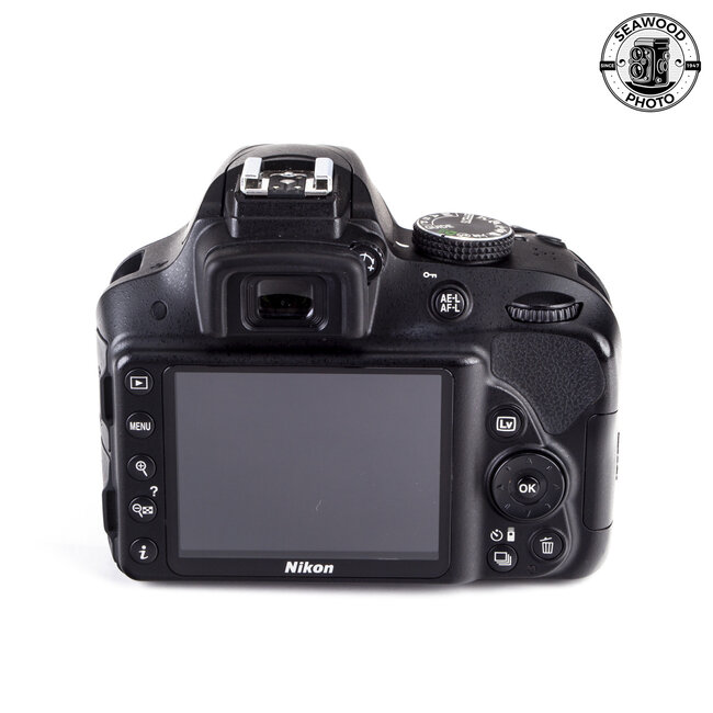 Nikon D3300 24.2mp w/Nikkor AF-S 18-55mm VR EXCELLENT