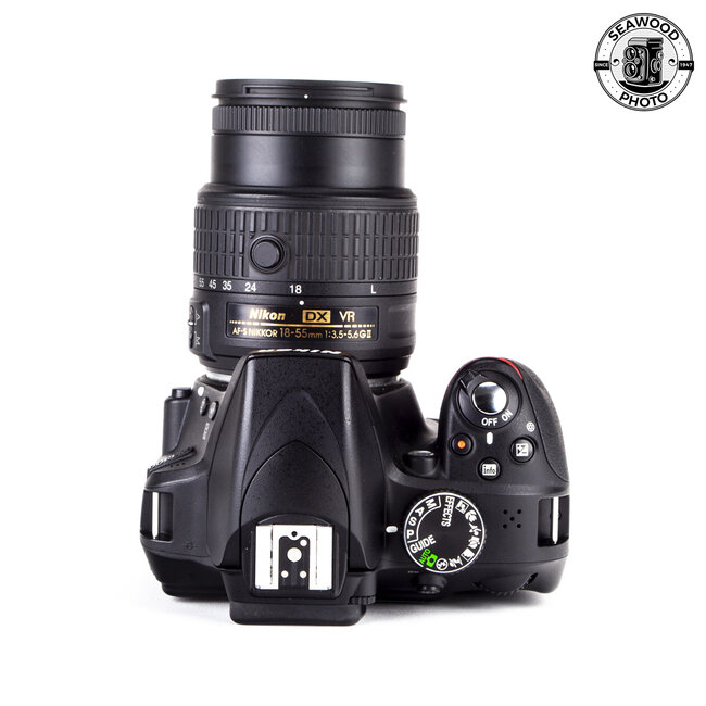 Nikon D3300 24.2mp w/Nikkor AF-S 18-55mm VR EXCELLENT