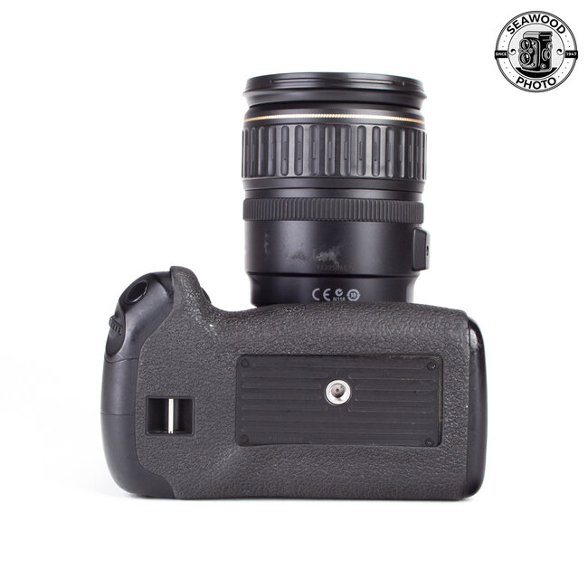 Canon EOS 60D 18mp w/EF 28-135mm IS w/Battery Grip GOOD+