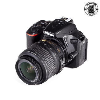 Nikon Nikon D5500 24.2MP w/ 18-55mm f/3.5-5.6G DX GOOD+