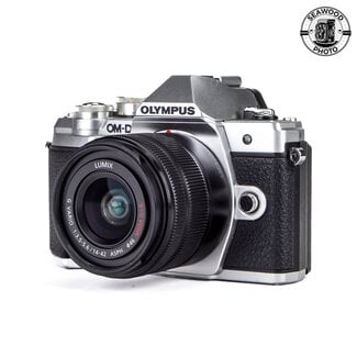 Olympus Olympus E-M10 III 16.1mp w/Lumix 14-42mm G Vario EXCELLENT