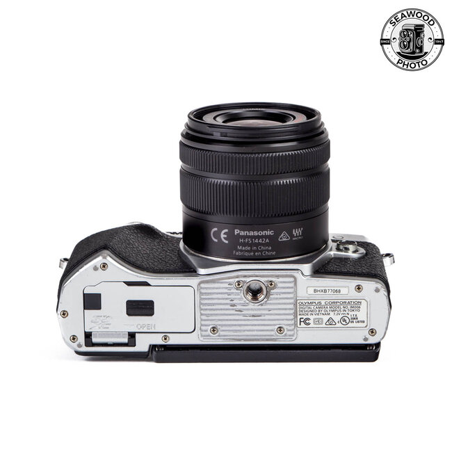 Olympus E-M10 III 16.1mp w/Lumix 14-42mm G Vario EXCELLENT