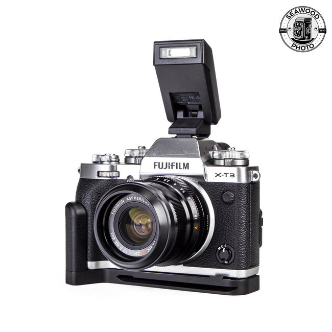 Fujifilm X-T3 w/23mm f2 WR EF-X8 Flash and JJC Grip GOOD