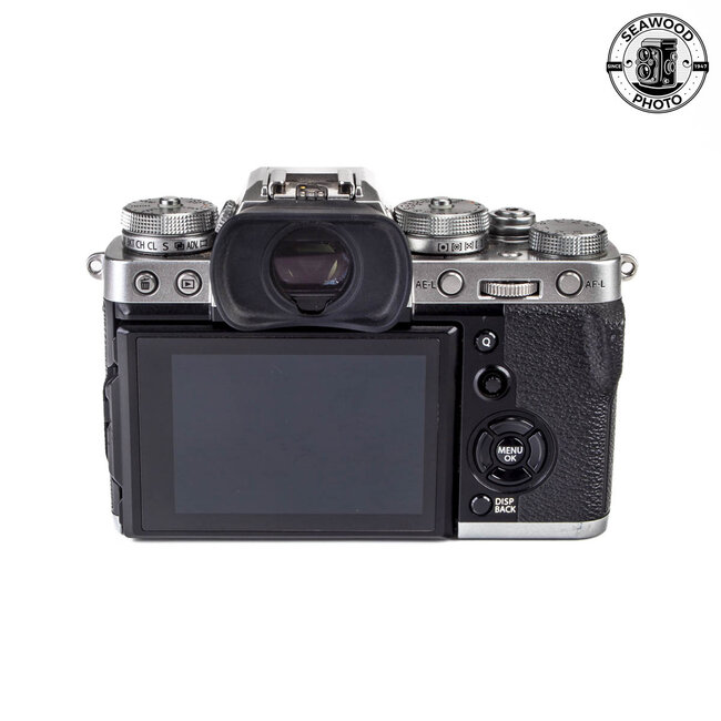 Fujifilm X-T3 w/23mm f2 WR EF-X8 Flash and JJC Grip GOOD