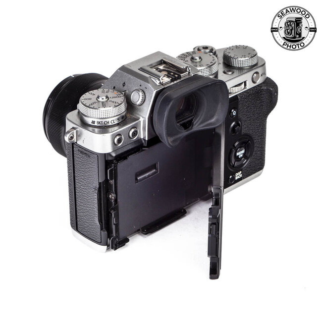 Fujifilm X-T3 w/23mm f2 WR EF-X8 Flash and JJC Grip GOOD