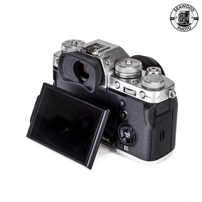 Fujifilm X-T3 w/23mm f2 WR EF-X8 Flash and JJC Grip GOOD