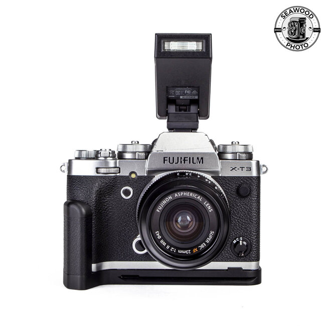 Fujifilm X-T3 w/23mm f2 WR EF-X8 Flash and JJC Grip GOOD
