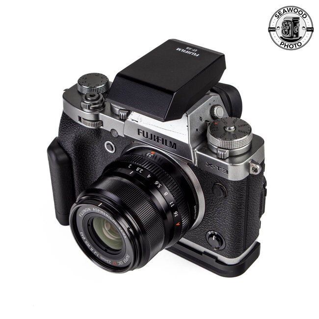 Fujifilm X-T3 w/23mm f2 WR EF-X8 Flash and JJC Grip GOOD