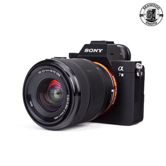Sony Sony A7 III 24.2MP w/ FE 28-70mm f/3.5-5.6 EXCELLENT