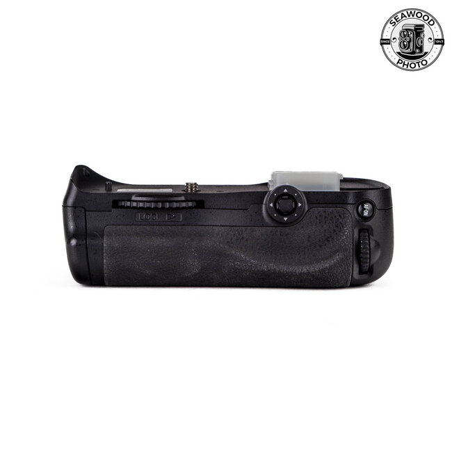 Nikon MB-D10 Multi Power Battery Pack W Holder & Case EXCELLENT