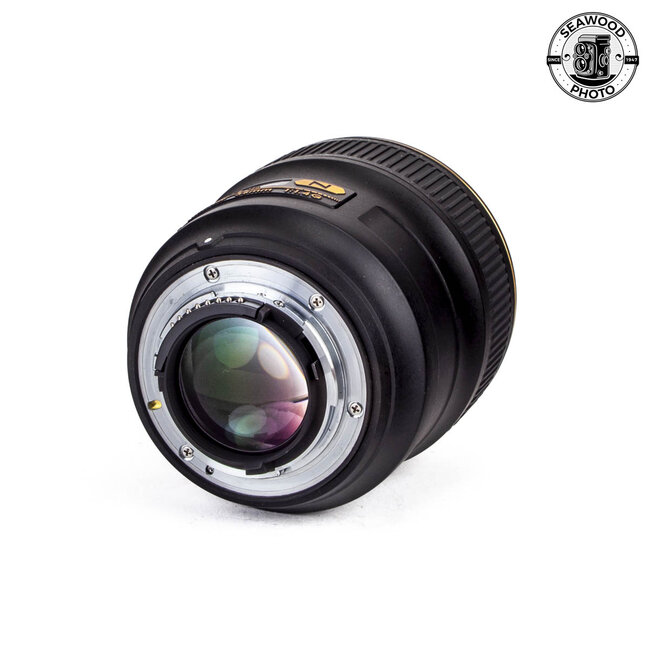 Nikon AF-S Nikkor 35mm f/1.4G LIKE NEW (w/ hood, box, caps)