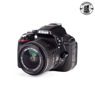 Nikon Nikon D5300 24.2mp w/AF-S 18-55mm EXCELLENT