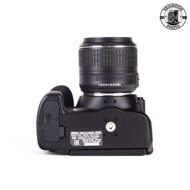 Nikon D5300 24.2mp w/AF-S 18-55mm EXCELLENT