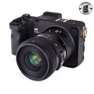Sigma Sigma sd Quattro Mirrorless 29MP APS-C Foveon w/30mm f/1.4 EXCELLENT