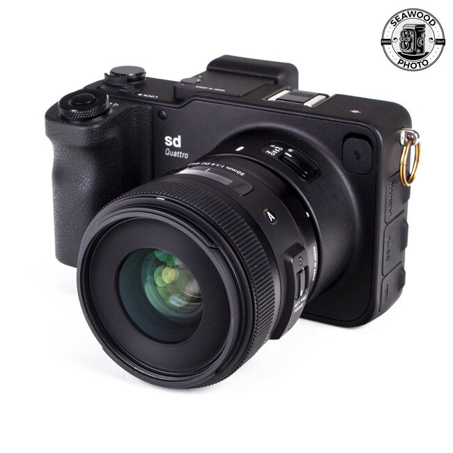Sigma sd Quattro Mirrorless 29MP APS-C Foveon w/30mm f/1.4 EXCELLENT