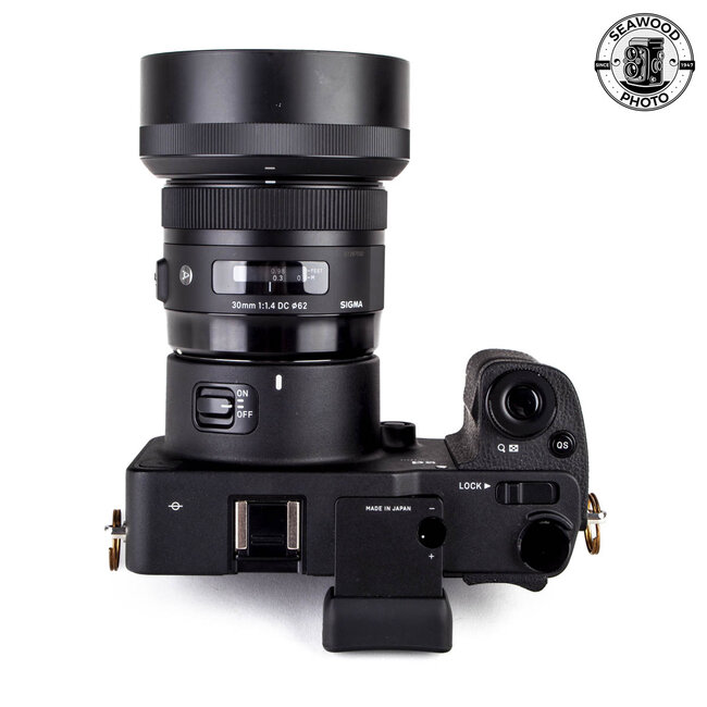 Sigma sd Quattro Mirrorless 29MP APS-C Foveon w/30mm f/1.4 EXCELLENT