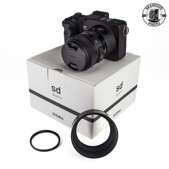 Sigma sd Quattro Mirrorless 29MP APS-C Foveon w/30mm f/1.4 EXCELLENT