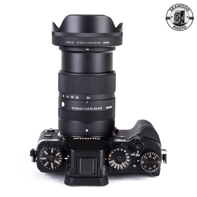 Fujifilm X-T2 24.3MP w/ Sigma 18-50mm f/2.8 DC DN EXCELLENT