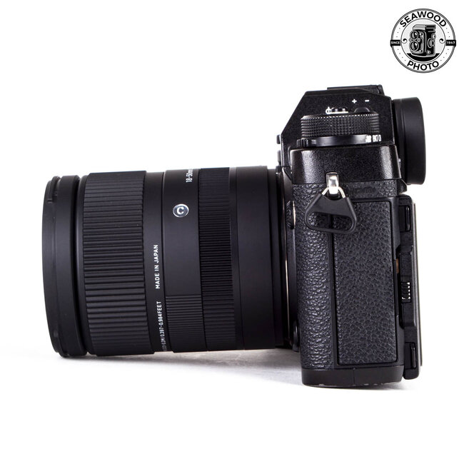 Fujifilm X-T2 24.3MP w/ Sigma 18-50mm f/2.8 DC DN EXCELLENT