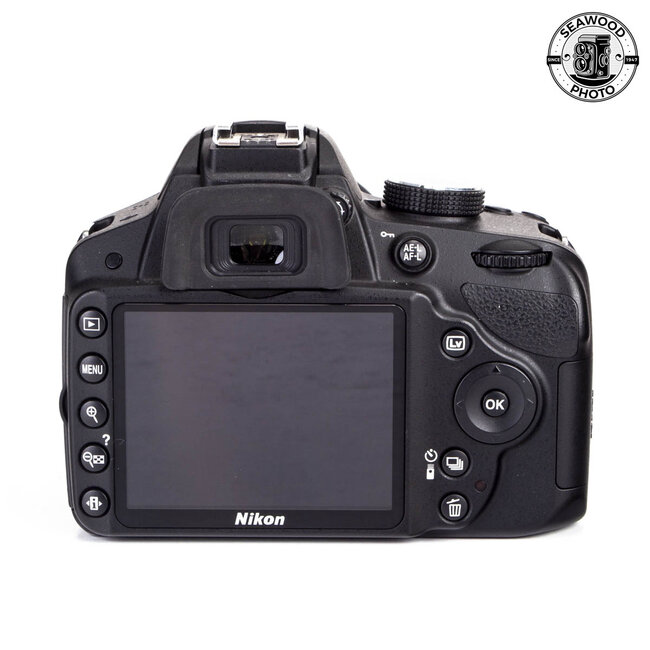 Nikon D3200 24.2mp w/Nikkor AF-S 18-200mm ED Low Shutter Ct EXCELLENT