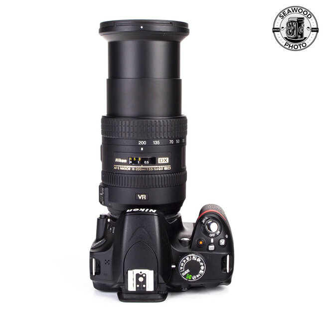 Nikon D3200 24.2mp w/Nikkor AF-S 18-200mm ED Low Shutter Ct EXCELLENT