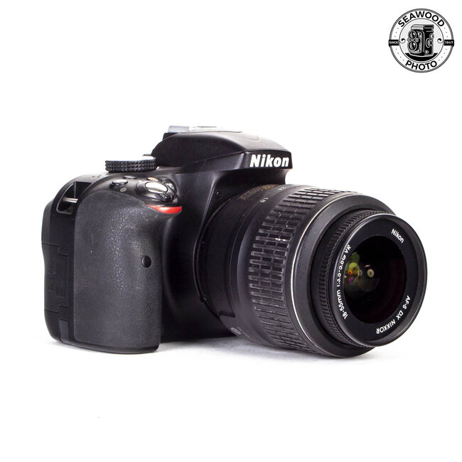 Nikon D3300 24.2mp w/AF-S 18-55mm GOOD+