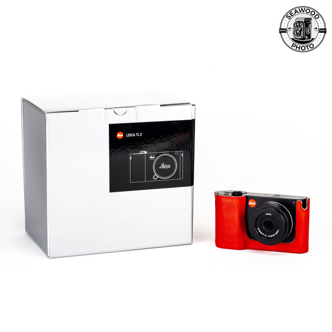 Leica TL2 w/ 18mm f2.8 Elmarit-TL and Accessories