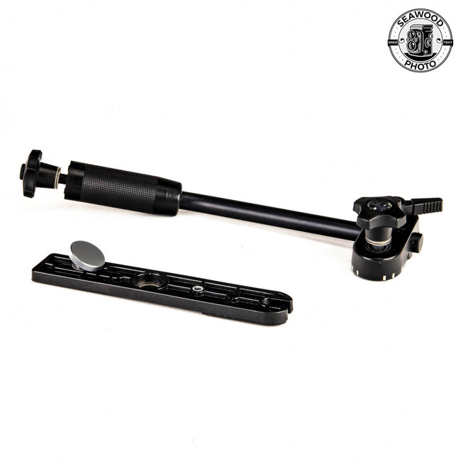 Nikonos V Kit w/35mm f/2.5,  20mm f/2.8, Strobe and Case GOOD+