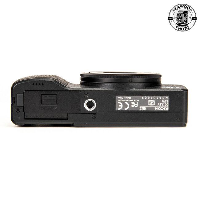 Ricoh GR II 16.2MP w/ 18mm f/2.8 LIKE NEW