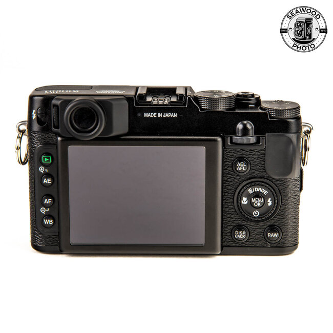 Fujifilm X10 12.0MP Black w/extras Excellent