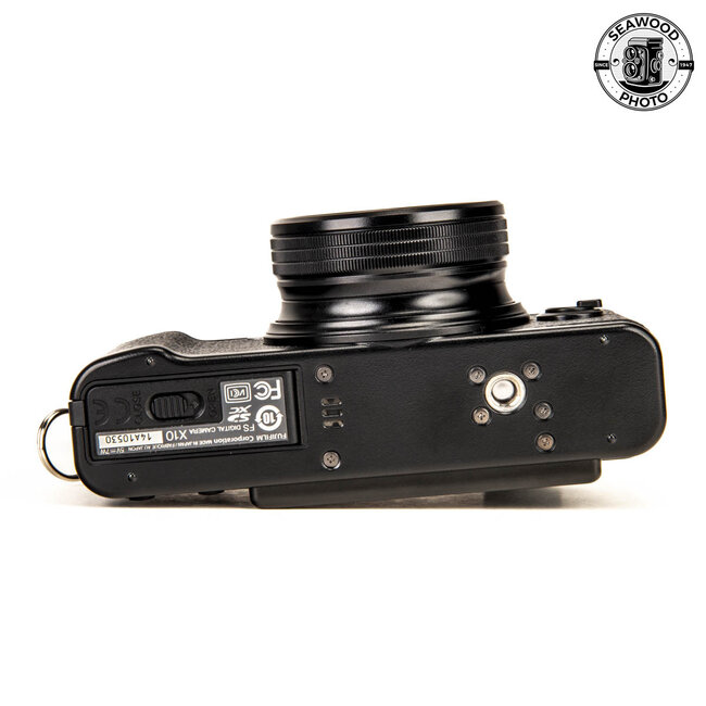 Fujifilm X10 12.0MP Black w/extras Excellent