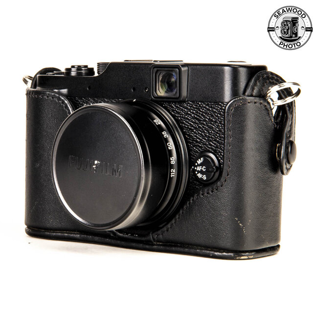 Fujifilm X10 12.0MP Black w/extras Excellent