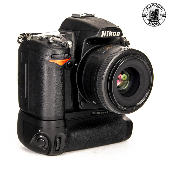 Nikon D7000 16.2MP w/ DX 35mm f/1.8 G GOOD+