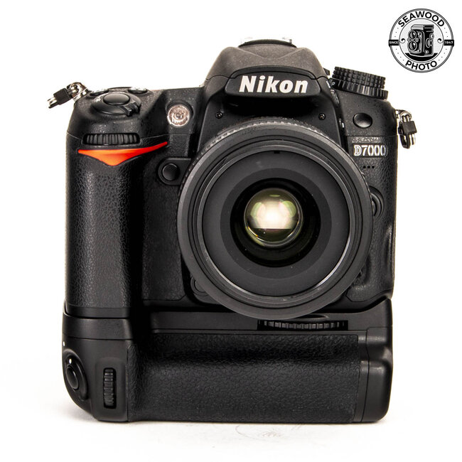 Nikon D7000 16.2MP w/ DX 35mm f/1.8 G GOOD+