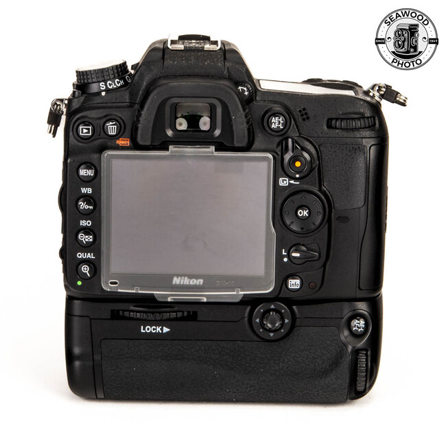 Nikon D7000 16.2MP w/ DX 35mm f/1.8 G GOOD+