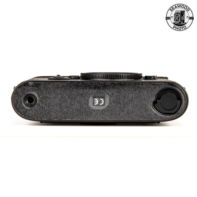 Leica M6 Black 0.72 10404 Like New