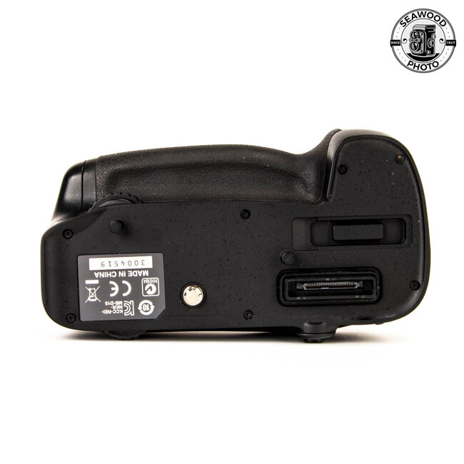 Nikon MB-D15 Battery Pack GOOD
