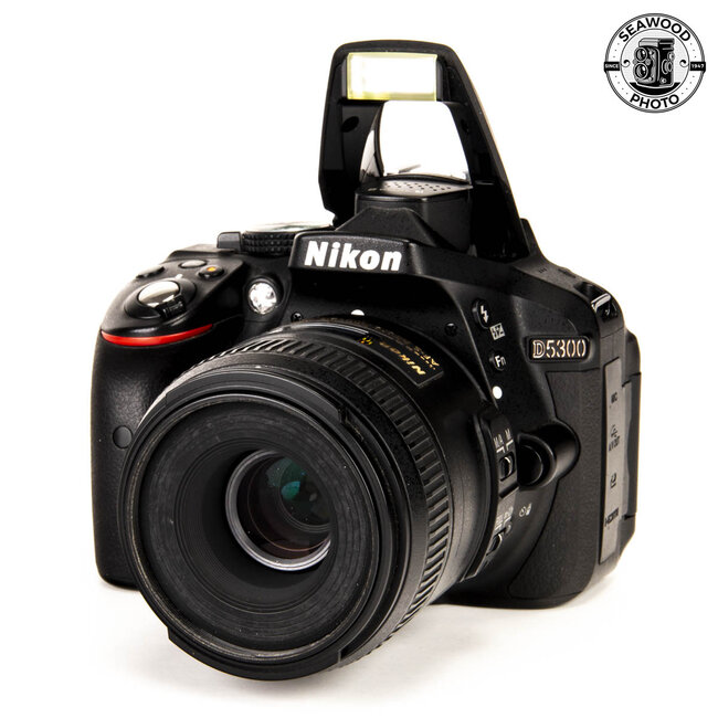 Nikon D5300 24.2 MP w/ 40mm f/2.8 DX GOOD