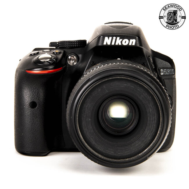 Nikon D5300 24.2 MP w/ 40mm f/2.8 DX GOOD