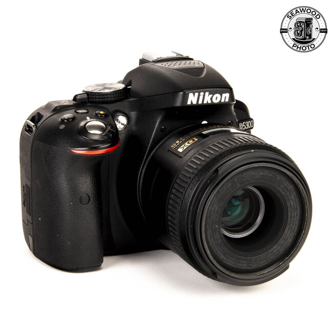 Nikon D5300 24.2 MP w/ 40mm f/2.8 DX GOOD