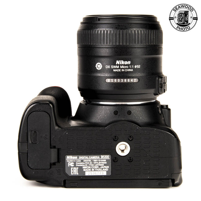 Nikon D5300 24.2 MP w/ 40mm f/2.8 DX GOOD