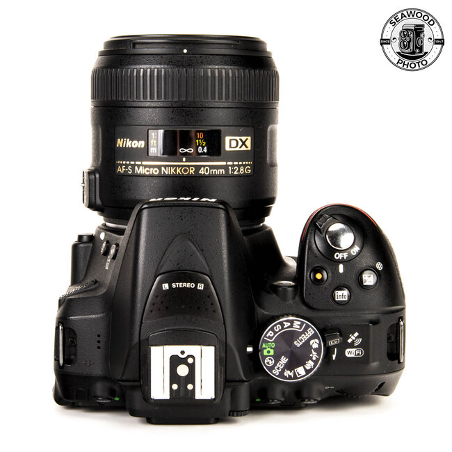 Nikon D5300 24.2 MP w/ 40mm f/2.8 DX GOOD